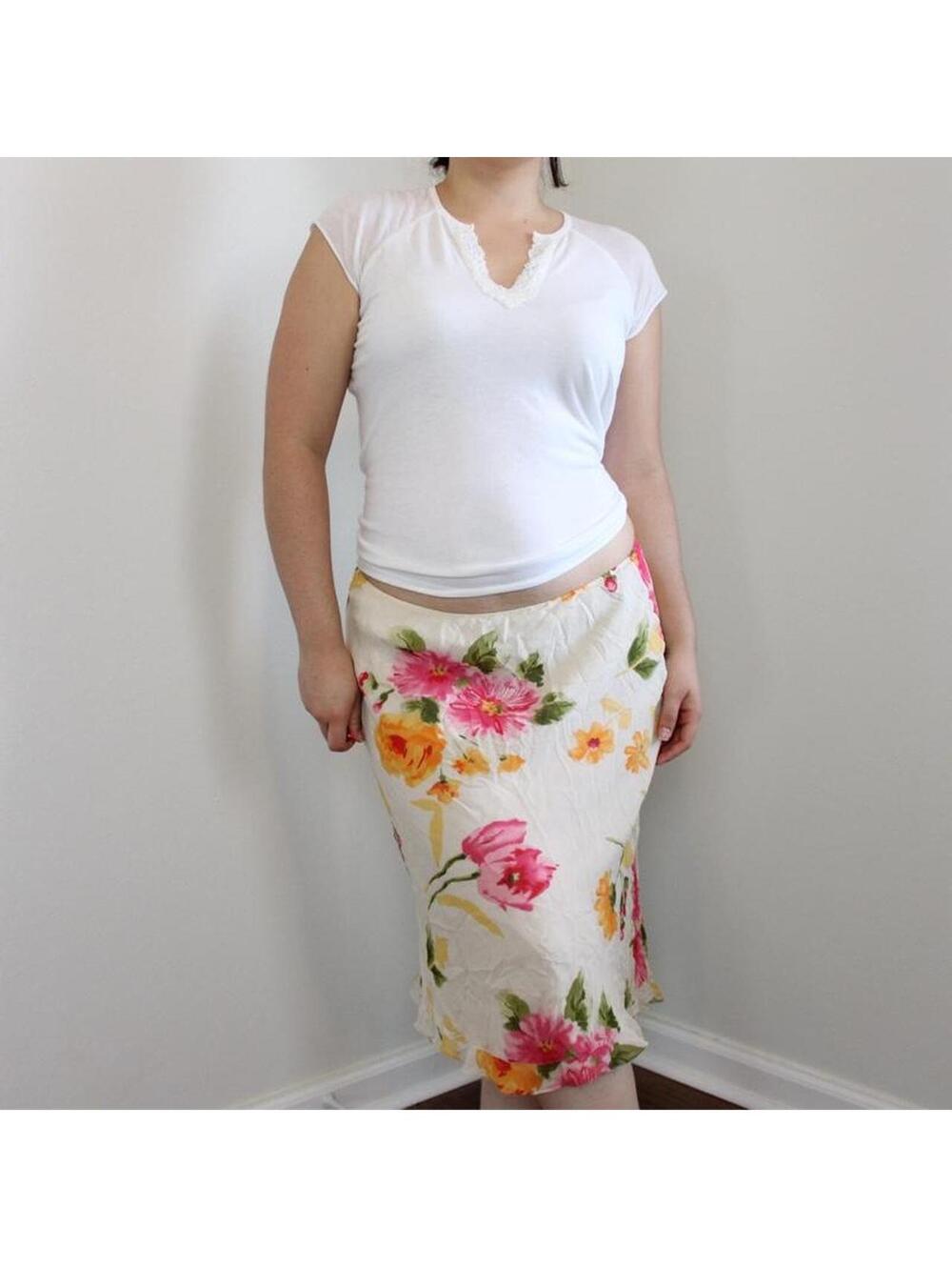 M Floral cream midi skirt with elastic waistband. Size M.